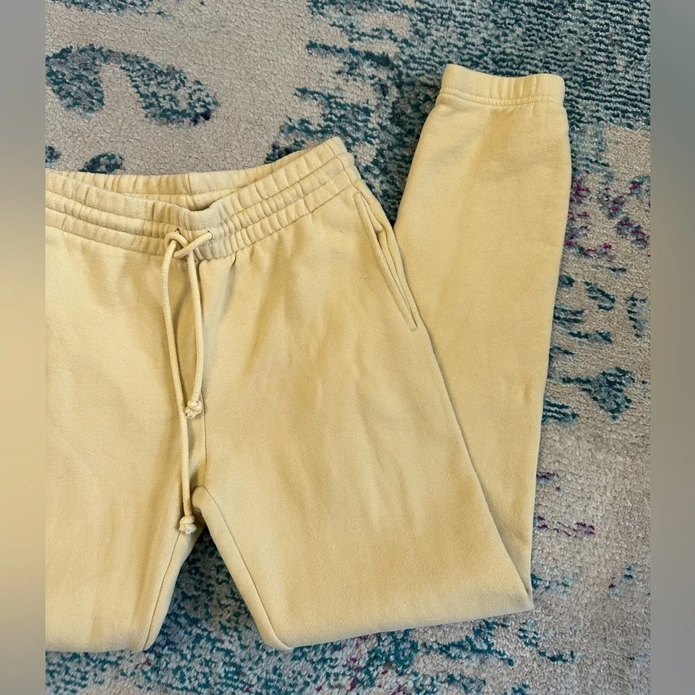 Aritzia TNA Soft Yellow Cozy Fleece Perfect Jogger Sweats
